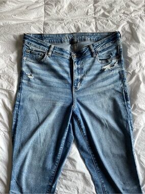 American Eagle Hi-Rise Ripped Jegging